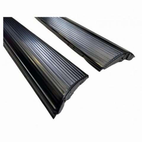 ESTRIBO COMUM PRETO FRISO ESTAMPADO PAR